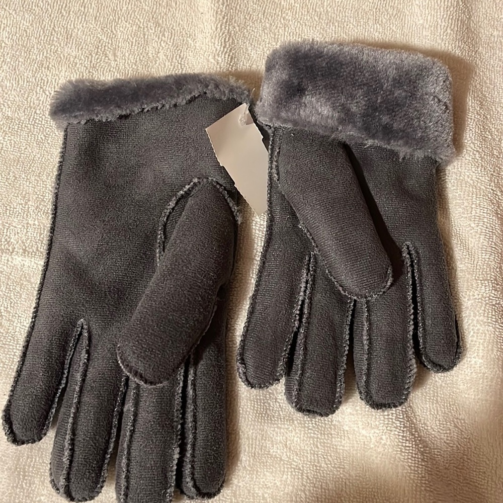 GRAY  FAUX SUEDEN 🧤